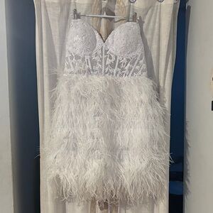 Amina |Sheath Sweetheart Lace Feather Skirt Homecoming Dress